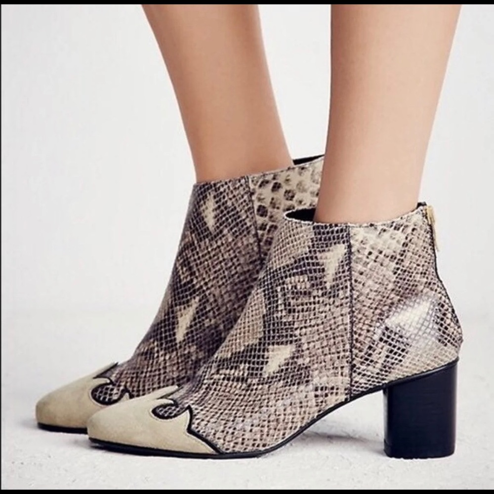 🔥Free People Adele Leather/Suede Snake Booties🔥